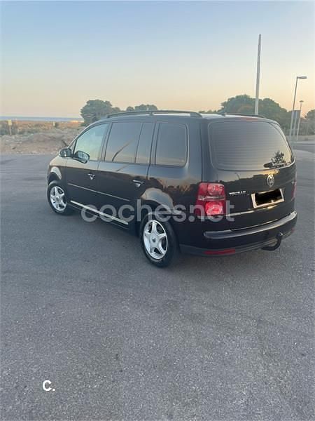 Usado VW Touran Edition 105 CV (77 kW) 2008 Negro Monovolumen