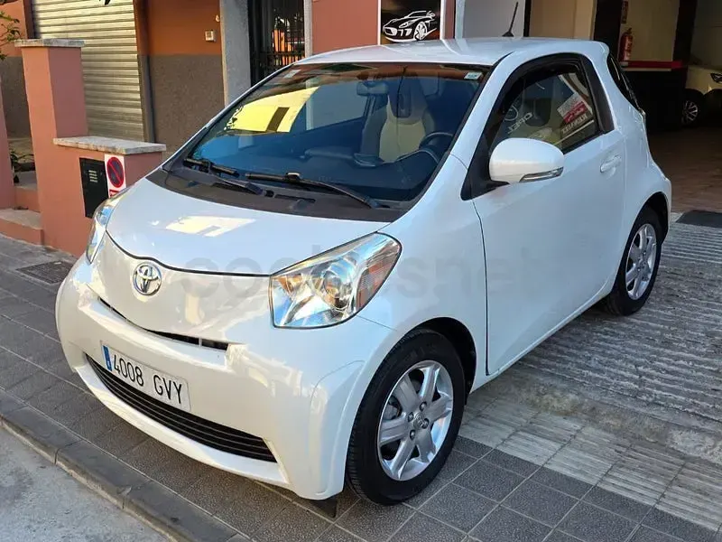 Usado Toyota iQ 68 CV (50 kW) 2010 Blanco Utilitario