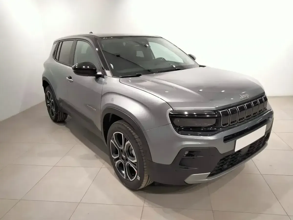 Begagnad Jeep Avenger Summit 100 HK (73 kW) 2024 Grå SUV