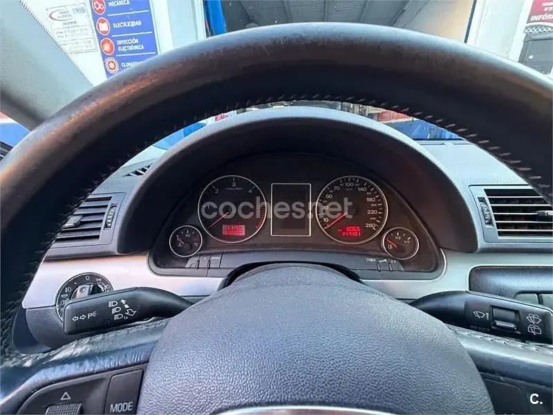 Usado Audi A4 140 CV (102 kW) 2005 Gris / plata Familiar