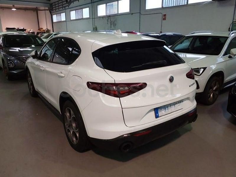 Usado Alfa Romeo Stelvio Sprint 160 CV (117 kW) 2022 Blanco SUV