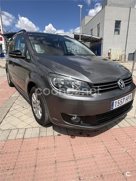 Usado VW Touran Advance 105 CV (77 kW) 2013 Gris / plata Monovolumen