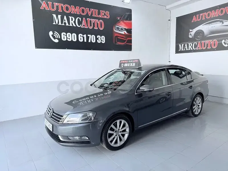 Usado VW Passat Edition 140 CV (102 kW) 2013 Gris / plata Berlina