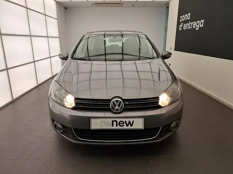 Usado VW Golf VII Advance 105 CV (77 kW) 2012 Gris / plata Berlina