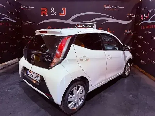 Usado Toyota Aygo X-clusiv 69 CV (50 kW) 2015 Blanco Utilitario