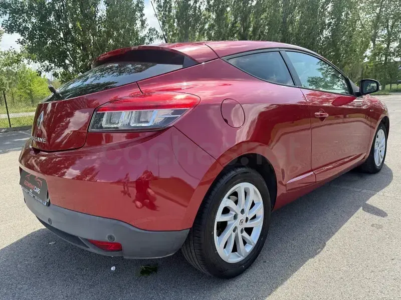 Usado Renault Mégane Bose Edition 130 CV (95 kW) 2015 Granate Coupe