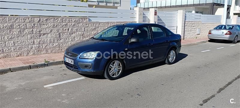 Azul Usado 2006 Ford Focus Ghia Berlina | 2500 € (Precio justo) - Imagen 1/4