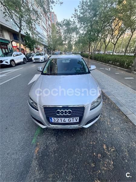 Gris / plata Usado 2010 Audi A3 Sportback Attraction Berlina | 10.590 € (Precio justo) - Imagen 1/4