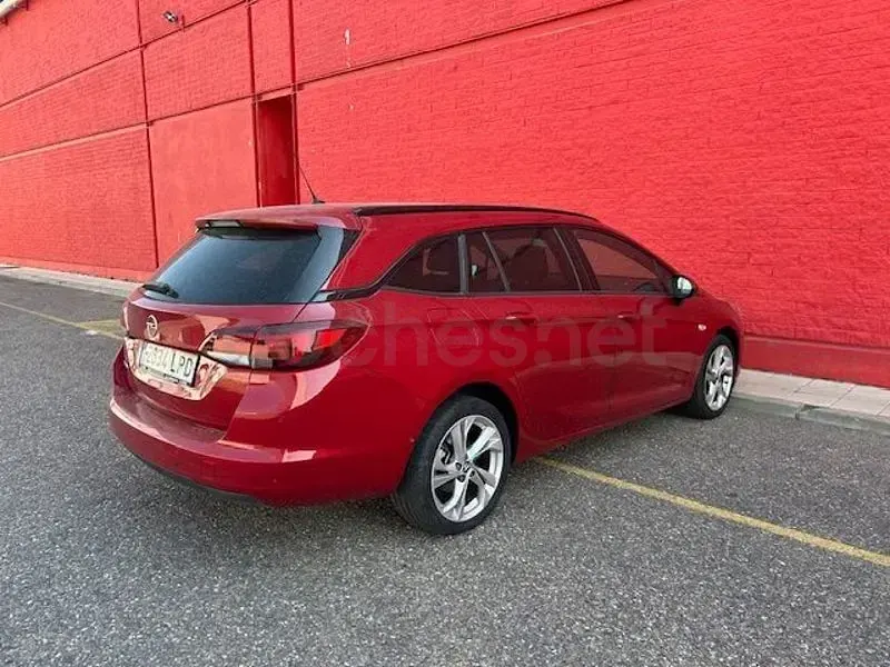 Usado Opel Astra GS Line 130 CV (95 kW) 2021 Rojo Familiar