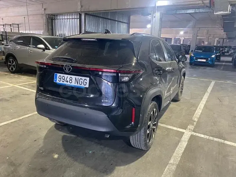 Usado Toyota Yaris Cross Active 130 CV (95 kW) 2025 Negro SUV