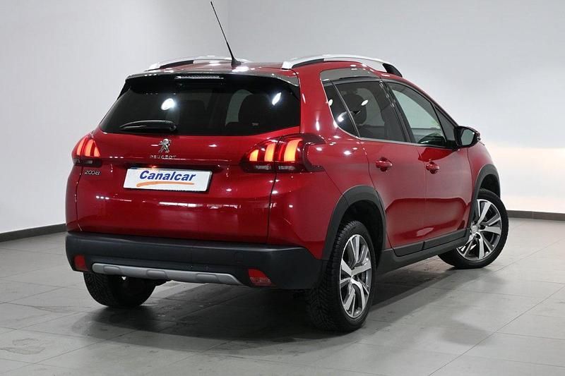 Usado Peugeot 2008 Allure 110 CV (80 kW) 2018 Rojo SUV