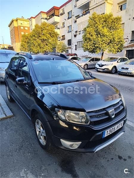 Usado Dacia Sandero Stepway 90 HP (66 kW) 2013 Preto Sedan
