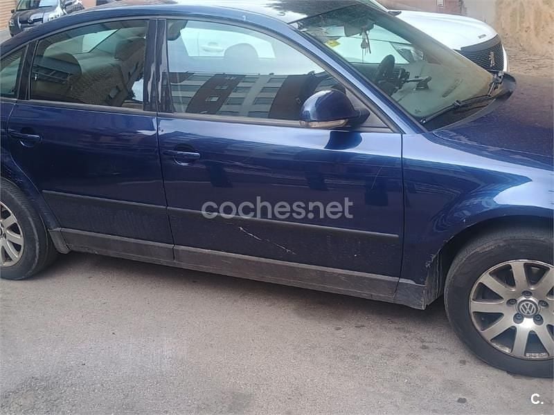 Azul Usado 2004 VW Passat Edition Berlina | 2350 € (Buen precio) - Imagen 1/4