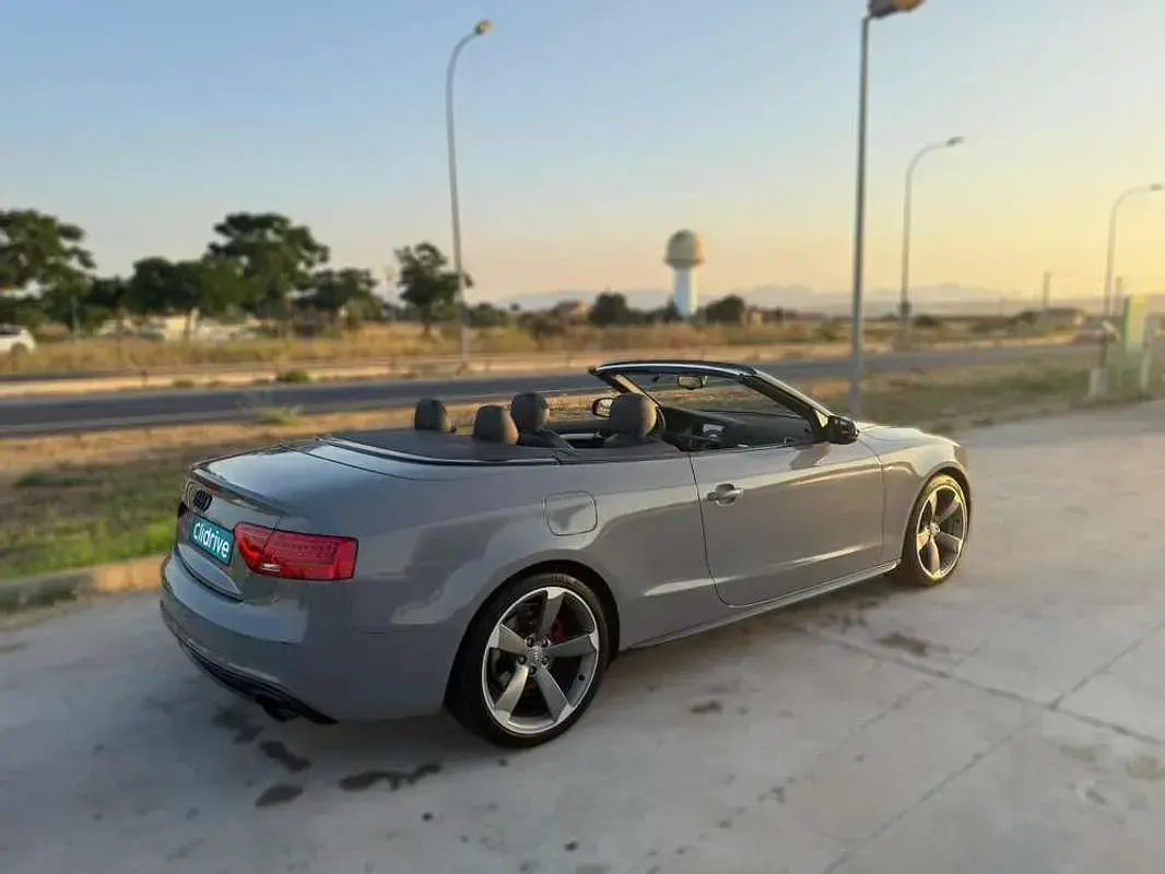 Usado Audi A5 Cabriolet Premium 241 CV (177 kW) 2013 Gris Descapotable