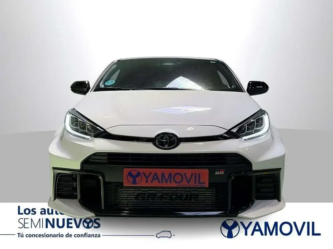 Usado Toyota Yaris 276 CV (202 kW) 2024 Blanco Utilitario