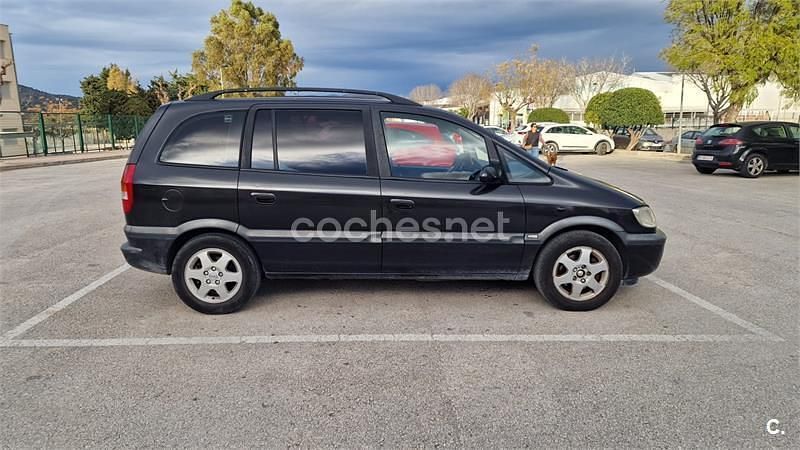 Usado Opel Zafira Elegance 100 CV (73 kW) 2001 Negro Monovolumen