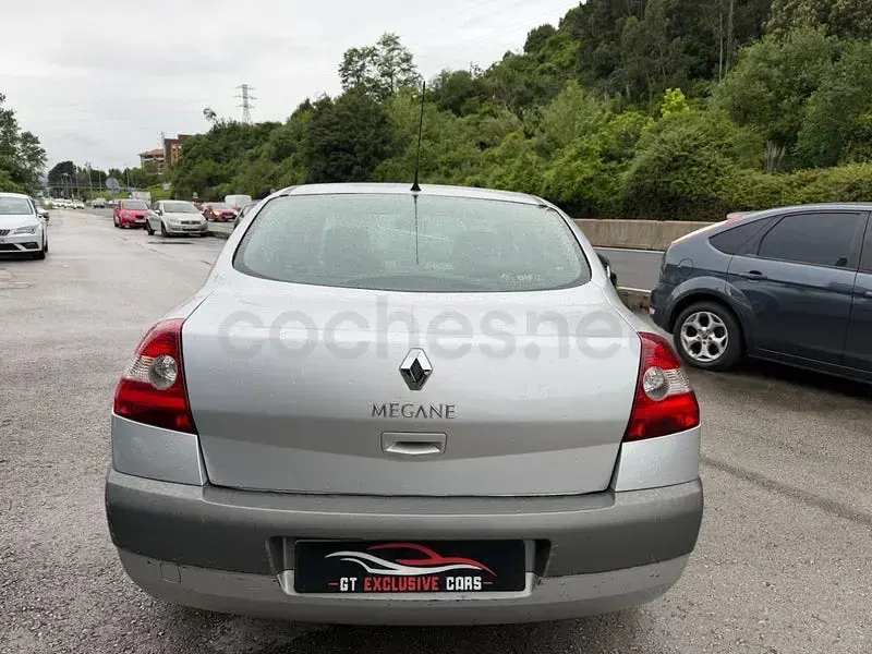 Usado Renault Mégane Dynamique 130 CV (95 kW) 2006 Gris / plata Berlina