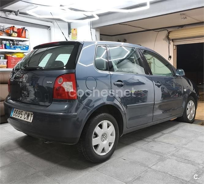 Usado VW Polo Highline 75 CV (55 kW) 2004 Azul Berlina
