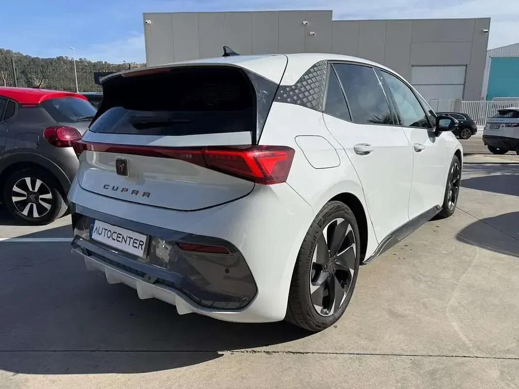 Usado Cupra Born e-Boost 169 kW (231 CV) 2023 Blanco Utilitario