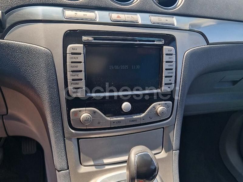 Usado Ford S-MAX Trend 140 CV (102 kW) 2008 Gris / plata Monovolumen