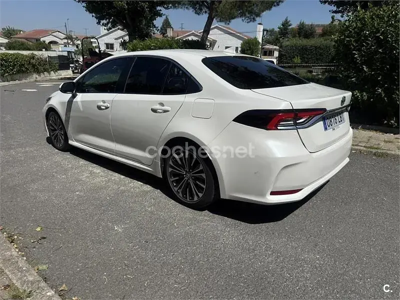 Usado Toyota Corolla Active 122 CV (89 kW) 2019 Blanco Berlina