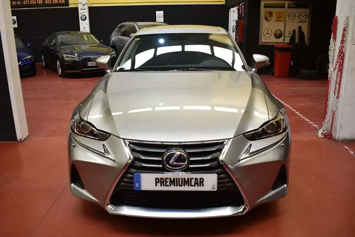Usado Lexus IS300h Business Edition 223 CV (164 kW) 2020 Beige Berlina