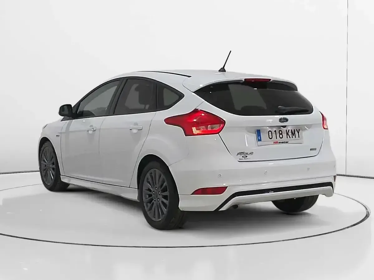 Usado Ford Focus ST-Line 125 CV (91 kW) 2018 Blanco Berlina
