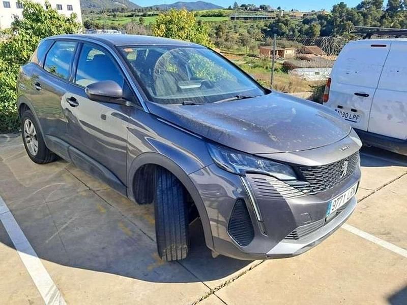 Usado Peugeot 3008 Active 131 CV (96 kW) 2021 Gris SUV