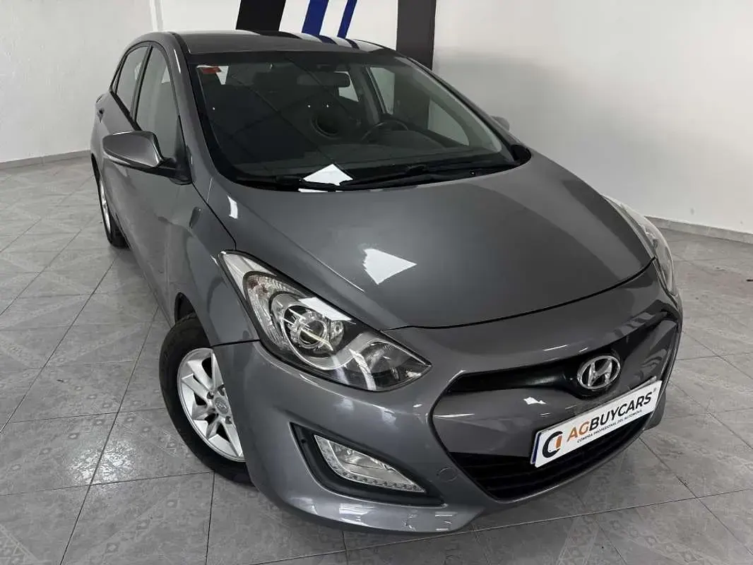 Usado Hyundai i30 90 CV (66 kW) 2014 Beige Utilitario