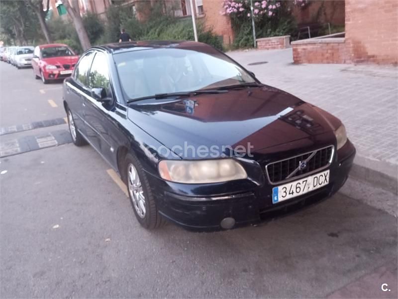 Usado Volvo S60 Momentum 163 CV (119 kW) 2004 Azul Berlina