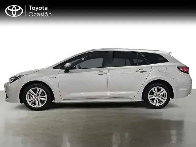 Usado Toyota Corolla Active 122 CV (89 kW) 2021 Gris / plata Familiar