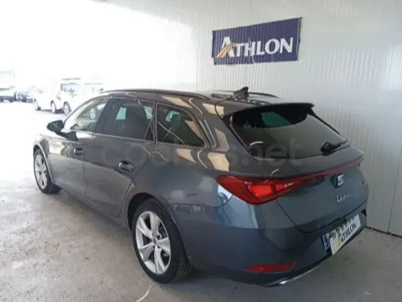 Usado Seat Leon FR 204 CV (150 kW) 2024 Gris / plata Familiar