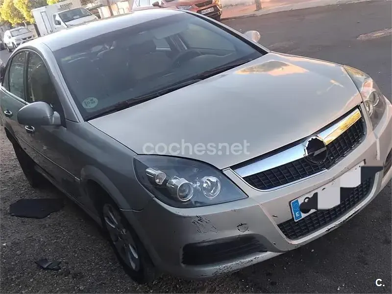 Usado Opel Vectra Elegance 100 CV (73 kW) 2008 Gris / plata Berlina