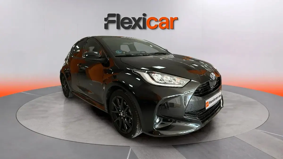 Usado Toyota Yaris Hybrid Active 116 CV (85 kW) 2022 Berlina