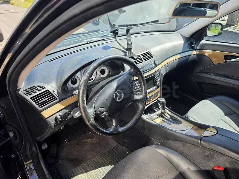 Usado Mercedes E280 Avantgarde 190 CV (139 kW) 2007 Negro Berlina
