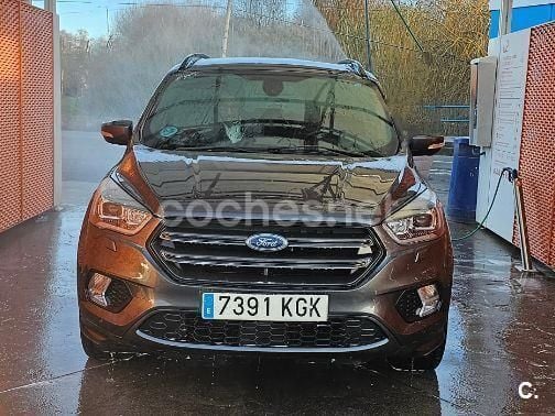 Negro Usado 2017 Ford Kuga ST-Line SUV | 14.500 € (Precio justo) - Imagen 1/4