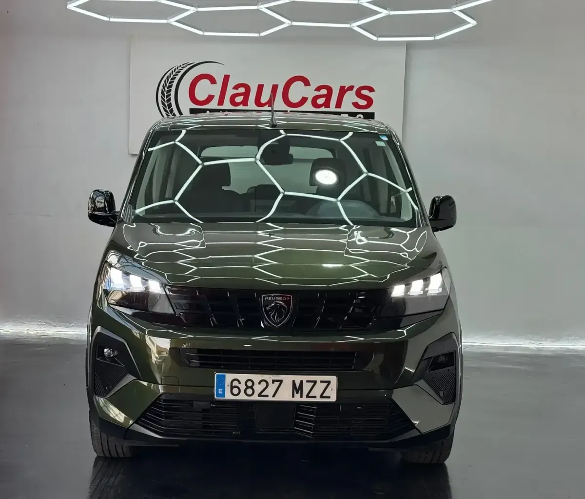 Usado Peugeot Rifter Allure 100 CV (73 kW) 2025 Verde Monovolumen