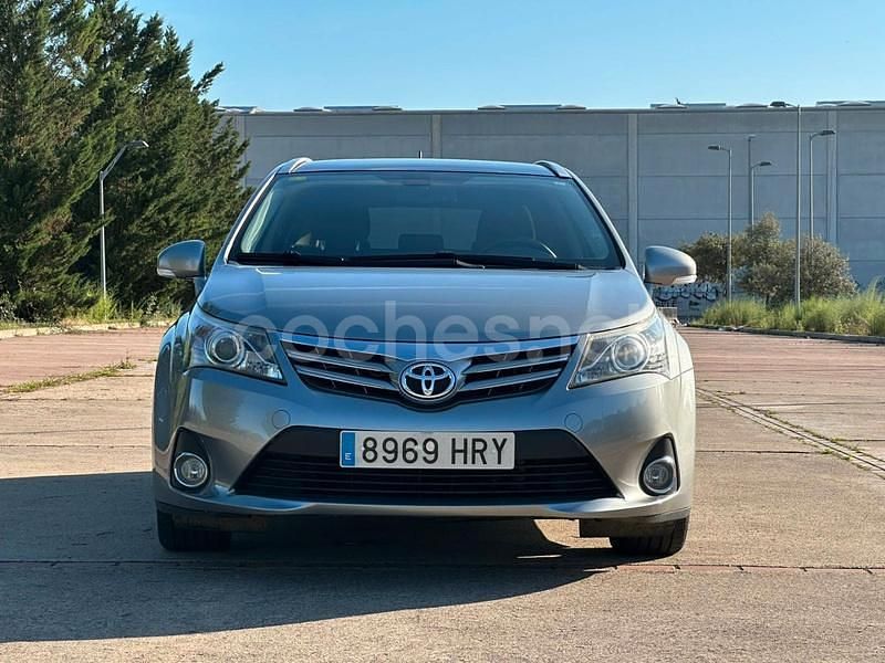 Usado Toyota Avensis Comfort 124 CV (91 kW) 2012 Gris / plata Familiar