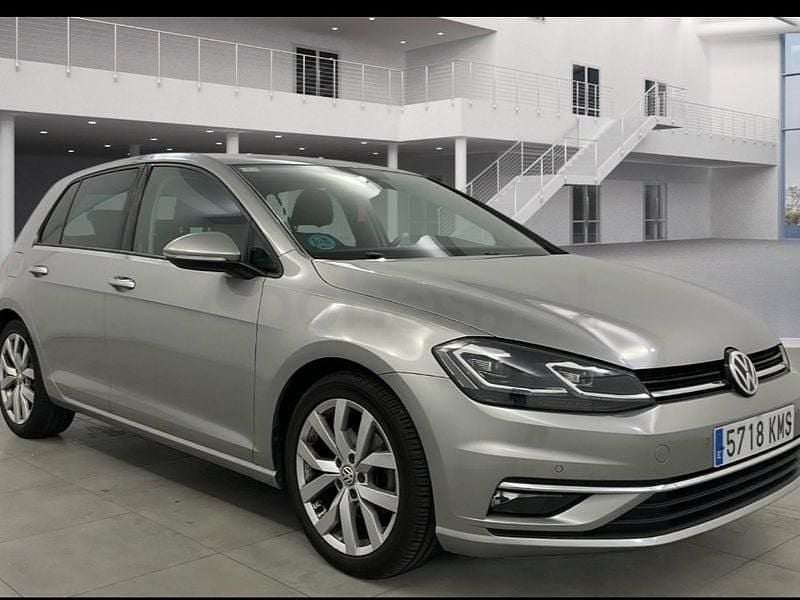 Usado VW Golf VII Advance 150 CV (110 kW) 2018 Gris / plata Berlina