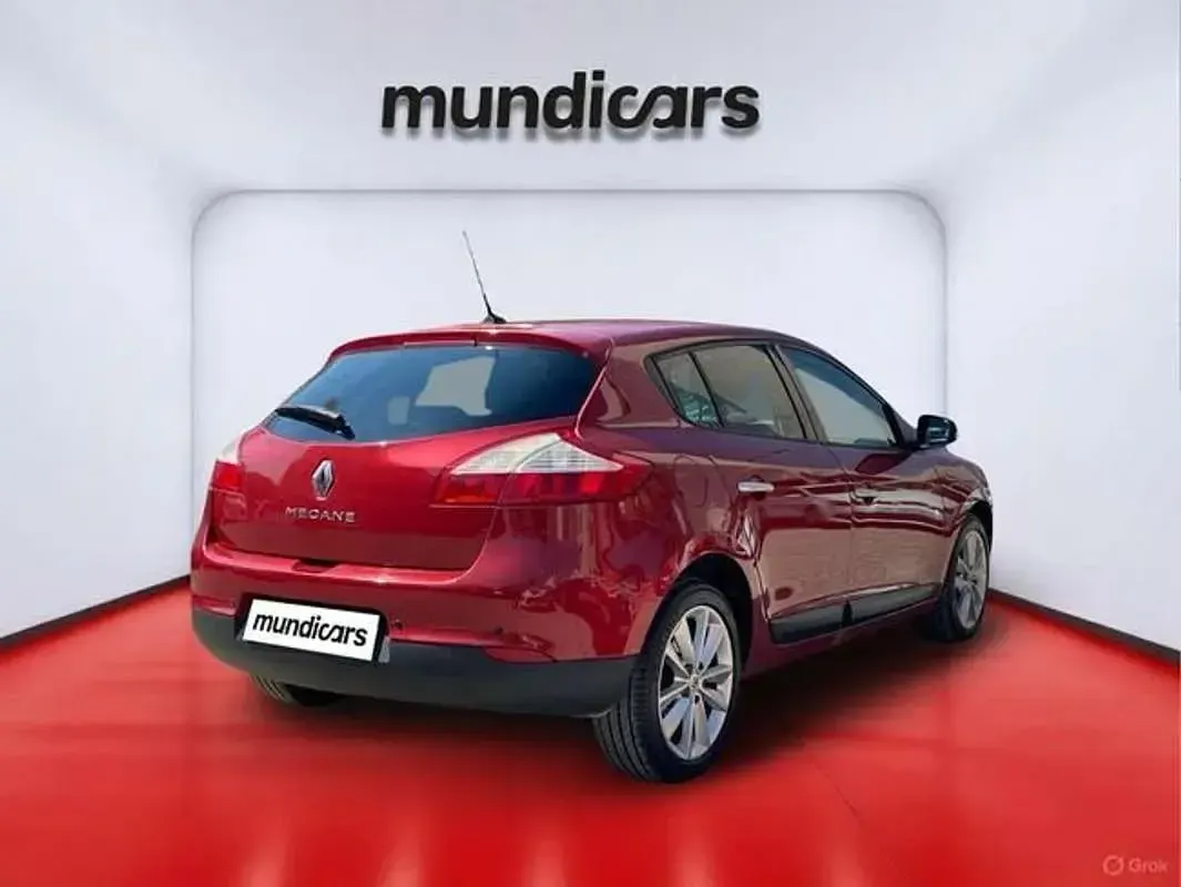 Usado Renault Mégane III Dynamique 140 CV (102 kW) 2010 Rojo Utilitario