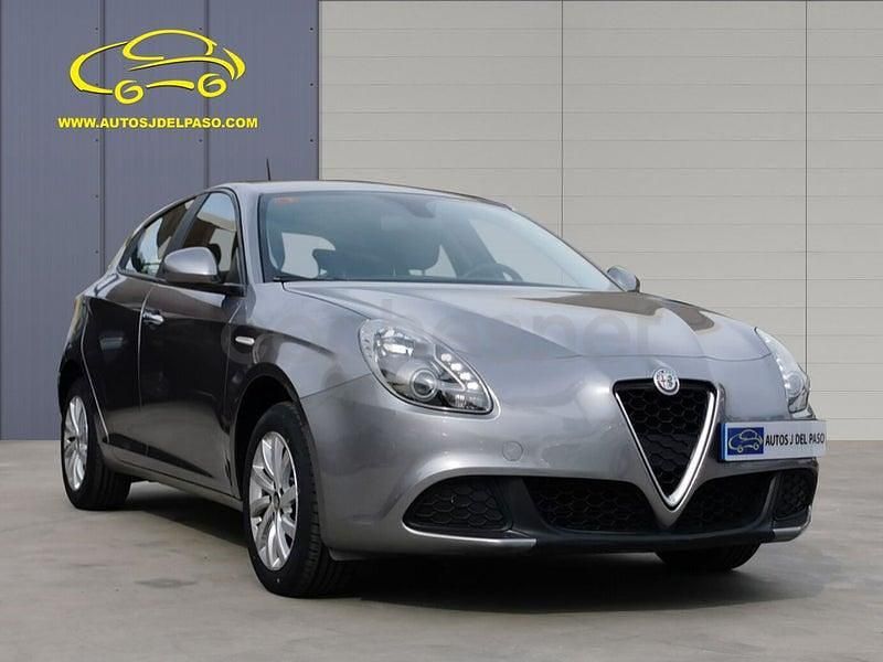 Usado Alfa Romeo Giulietta 120 CV (88 kW) 2021 Gris / plata Berlina
