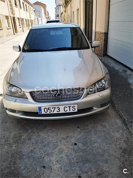 Usado Lexus IS200 155 CV (114 kW) 2004 Gris / plata Familiar
