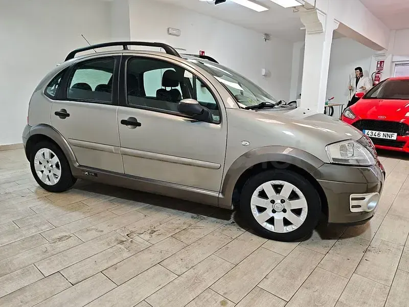 Usado Citroën C3 XTR 70 CV (51 kW) 2006 Beige Berlina