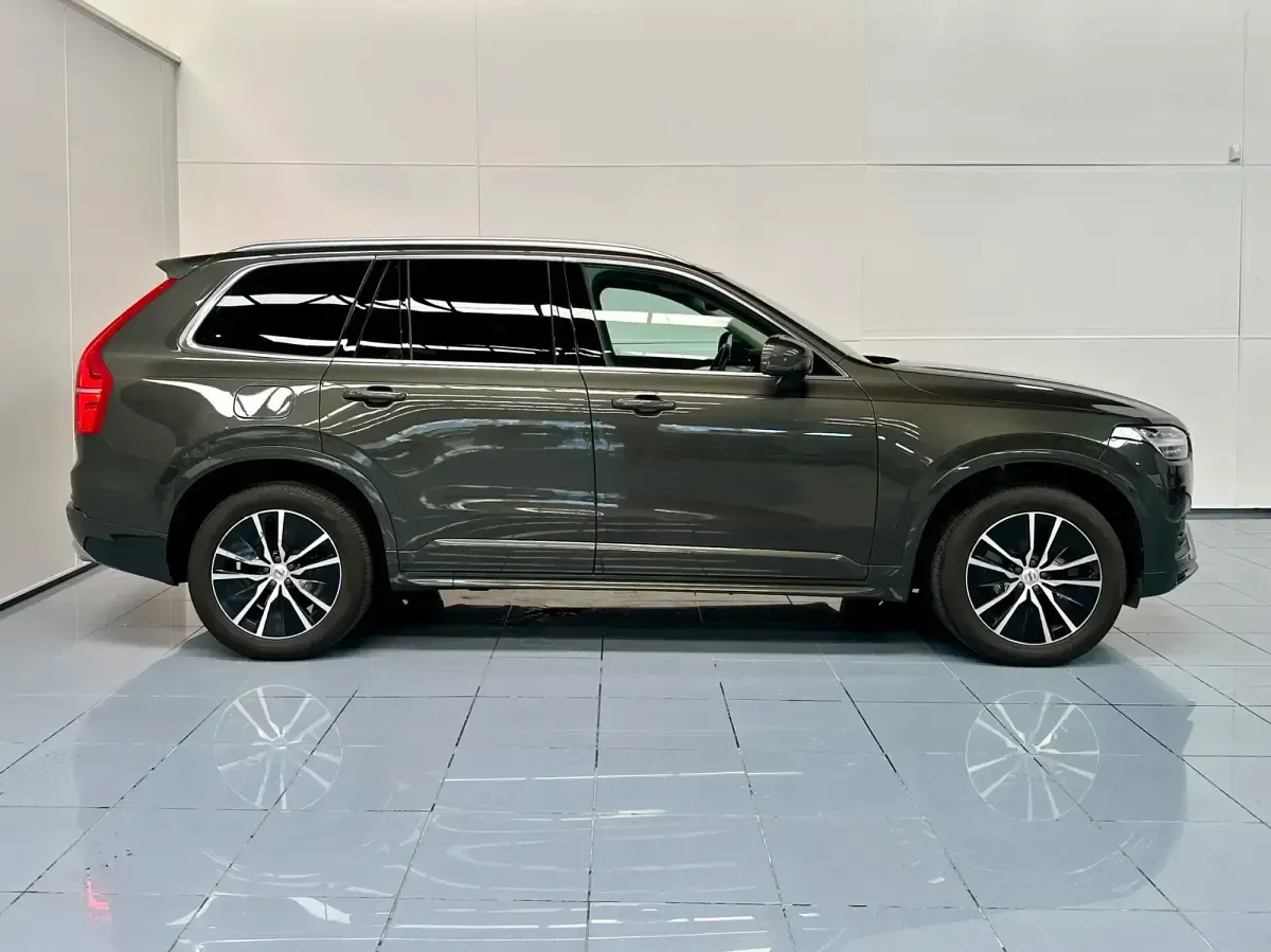 Usado Volvo XC90 Business Edition 235 CV (172 kW) 2019 Gris / plata SUV