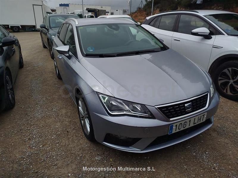 Usado Seat Leon XCELLENCE 130 CV (95 kW) 2020 Gris / plata Familiar