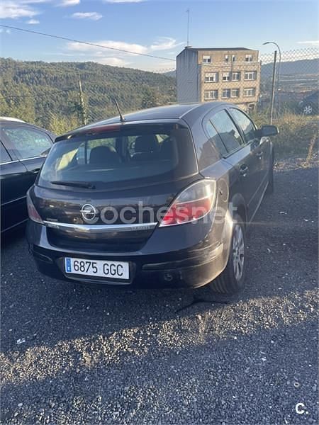 Usado Opel Astra Cosmo 100 CV (73 kW) 2008 Negro Berlina
