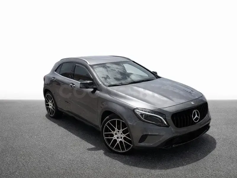 Usado Mercedes GLA220 AMG line 177 CV (130 kW) 2016 Gris / plata SUV