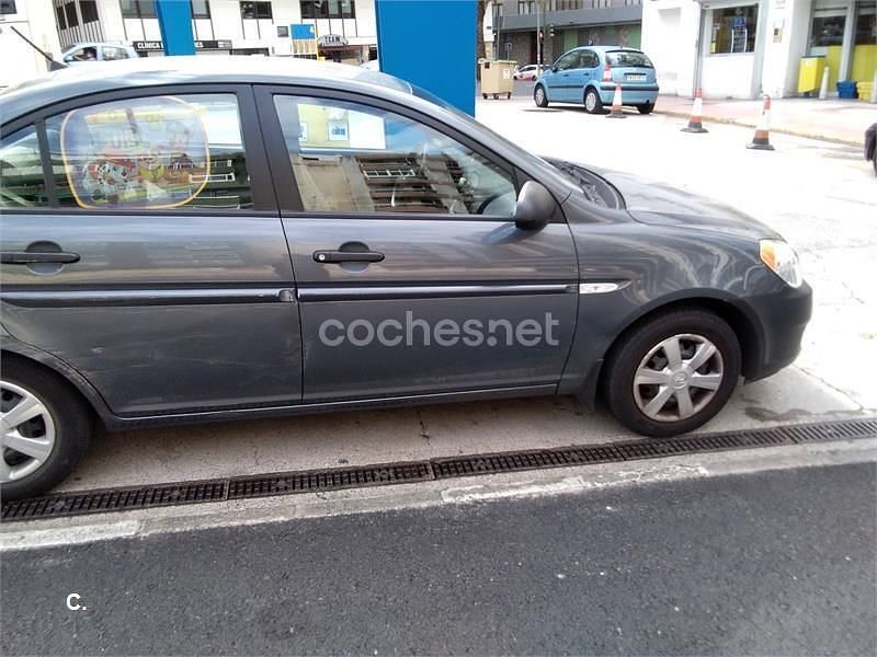 Usado Hyundai Accent 97 CV (71 kW) 2007 Gris / plata Berlina