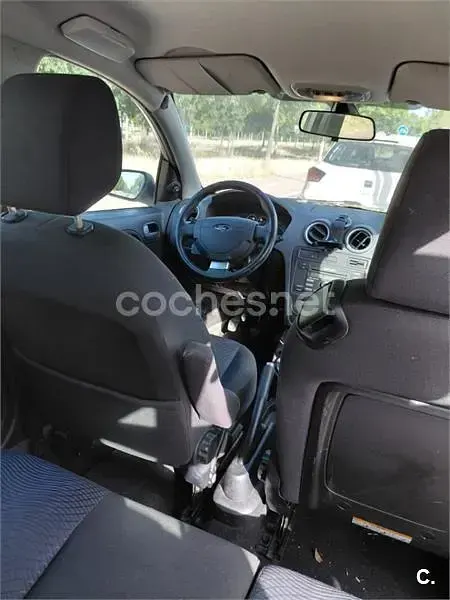 Usado Ford Fusion 100 CV (73 kW) 2005 Gris / plata Utilitario