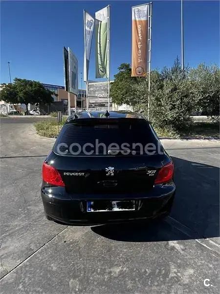 Usado Peugeot 307 110 CV (80 kW) 2006 Negro Berlina